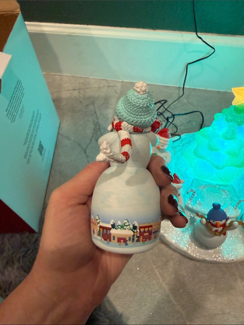 Hallmark Keepsake Snowman Choir Music Box - Red, Green, White - Picture 7 of 16